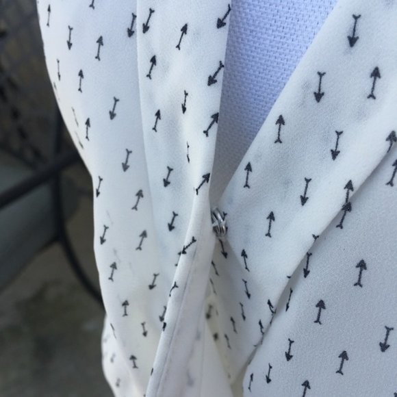 Urban Outfitters White Dress with Arrows XS - Picture 6 of 9